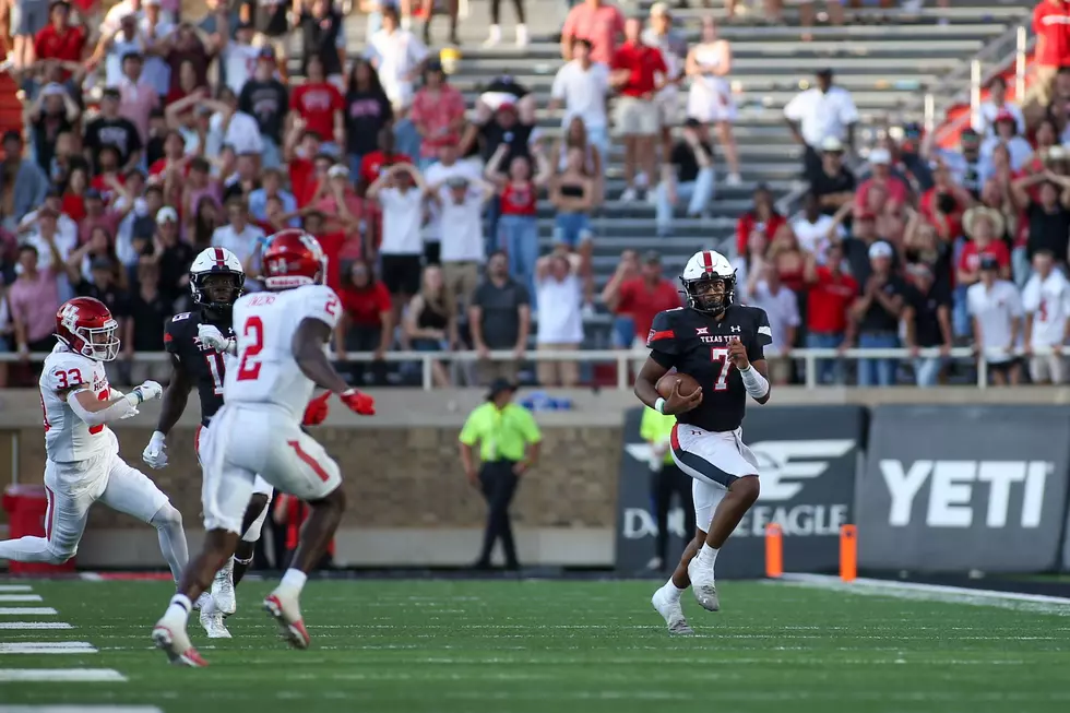 Houston Staffer Appears to Shove Donovan Smith On Sideline