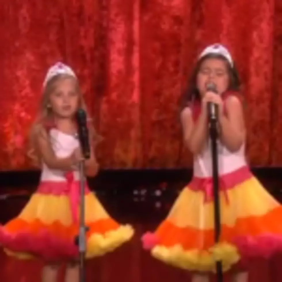 Sophia Grace &#038; Rosie Perform &#8220;Moment 4 Life&#8221;