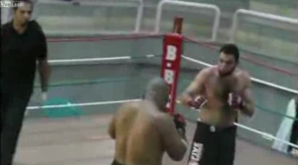 Super Cocky Fighter Gets Knocked Out After Trying To Show Off – [VIDEO]