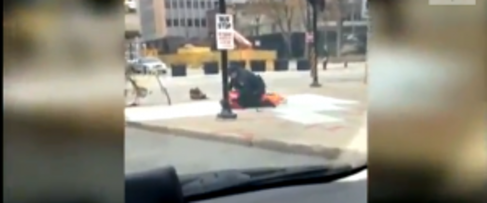 Police Officer Gets In a Fist Fight With A Clown And It&#8217;s All Caught On Video &#8211; [Video]