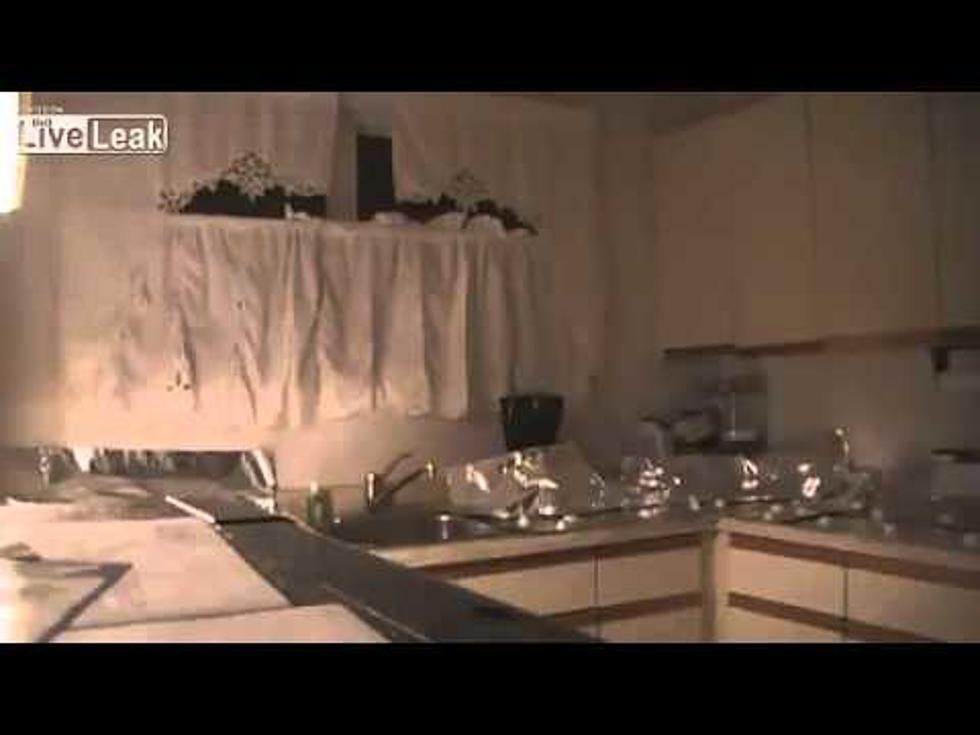 How To Keep Cats Off The Kitchen Counter &#8211; Aluminum Foil [VIDEO]