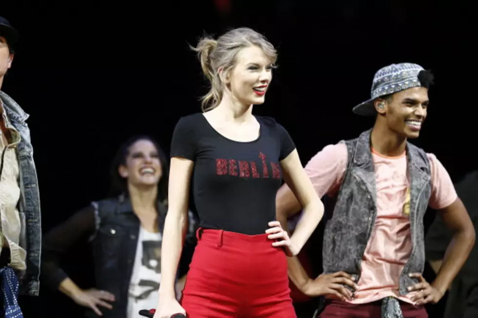 Taylor Swift Surprises the World With Bad Dancing In New Video