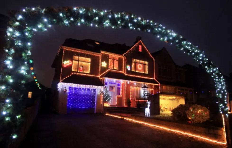Entire Neighborhood Christmas Lights Synchronized To Wizards Of Winter [VIDEO]