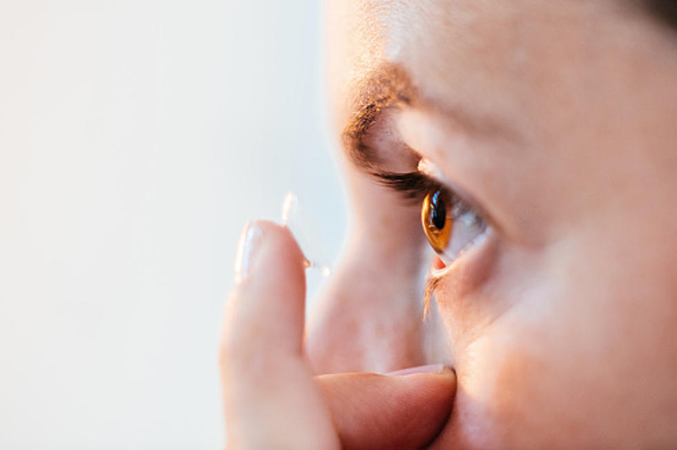 Woman Buys Colored Contacts at Flea Market and Now is Permanently Blind