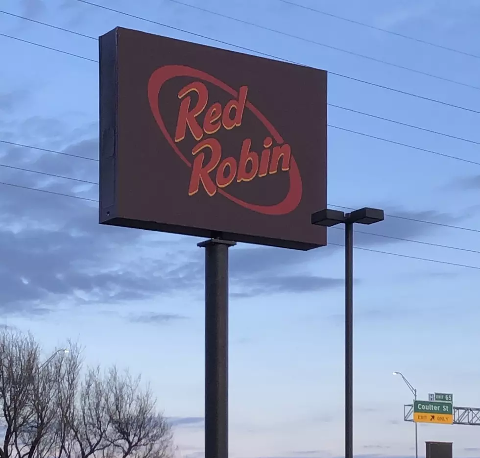 Burgers and Pizza, Red Robin And Donatos Pizza Joining Forces