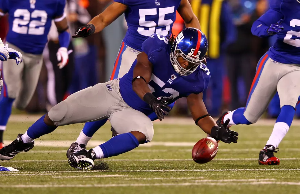 New York Giants Rookie Linebacker Proposes To Girlfriend After Winning The Super Bowl!