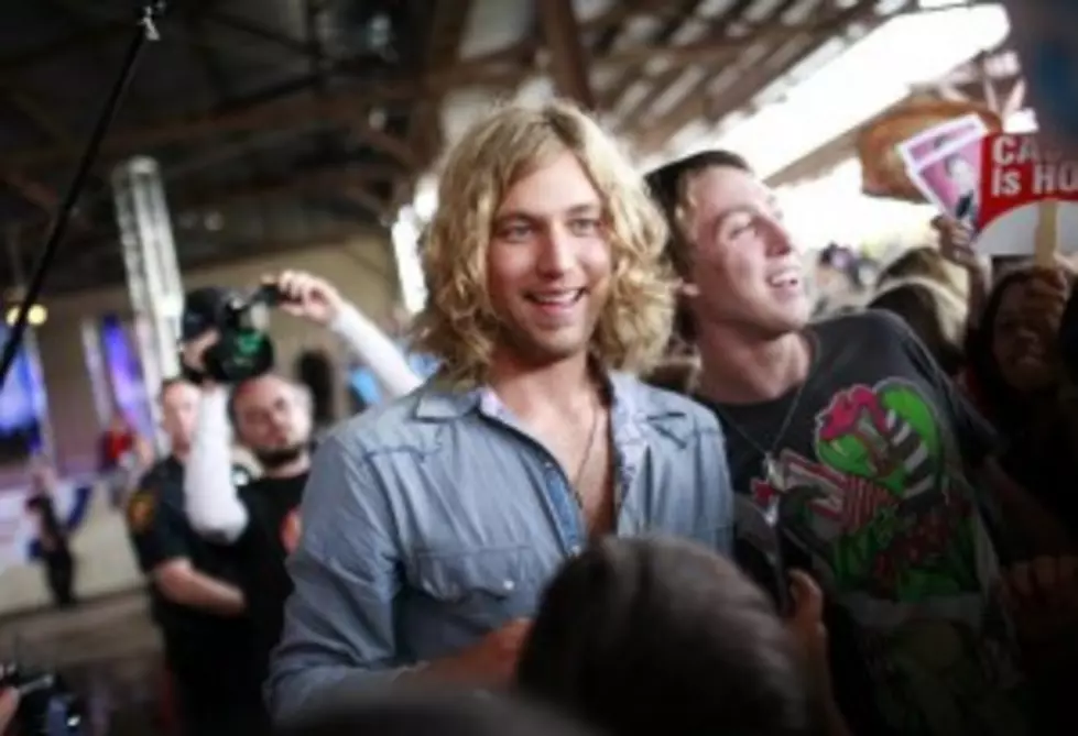 What Does Casey James To With All The Phone Numbers Girls Slip To Him?