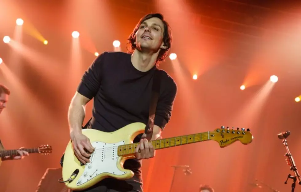 Charlie Worsham Shows You How NOT To Shoot A Basketball &#8211; [VIDEO]