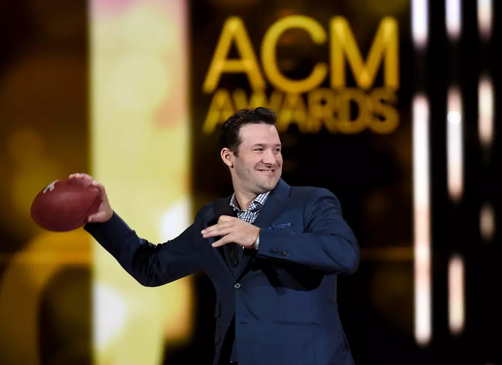 Tony Romo Makes Comment About &#8220;Deflate Gate&#8221; at the ACM Awards
