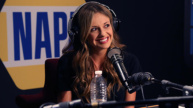 Carly Pearce Covers Dolly, Plays New Single &#8216;Every Little Thing&#8217;