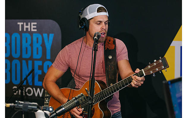 Dustin Lynch Covers Sugar Ray, Performs In Studio For #PIMPINJOY