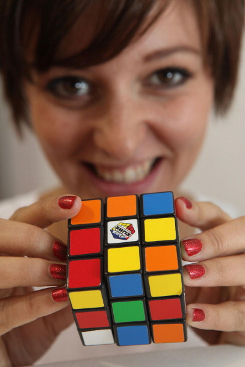 Man Juggles Two Rubik’s Cubes While Solving Third [VIDEO]