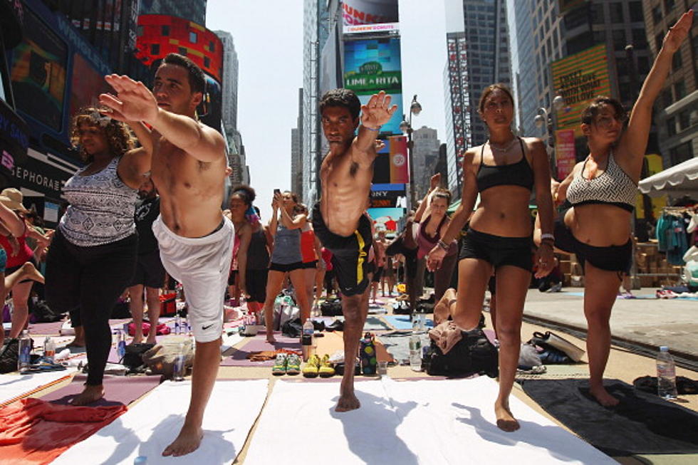 NY&#8217;s Times Square Hosts Summer Solstice Yoga Event