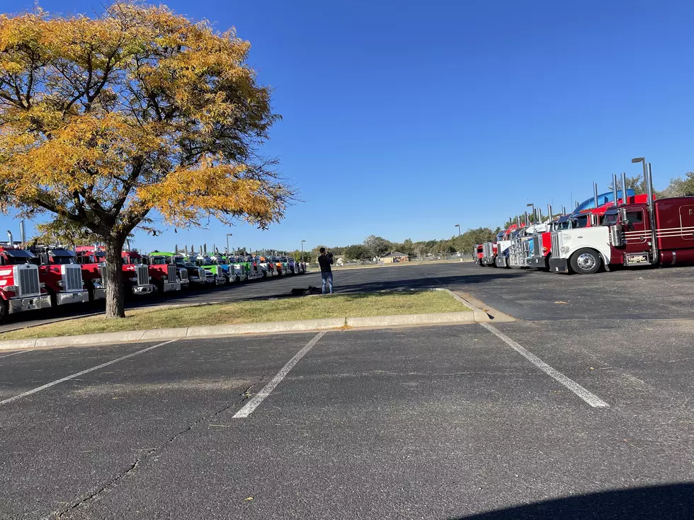 Amarillo Truckers Gather for Funeral