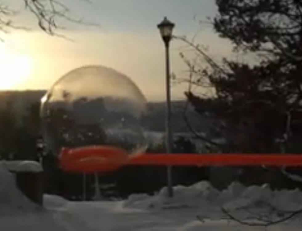 Amateur Scientists Test The Effects of the Bitter Cold on a Soap Bubble [VIDEO]