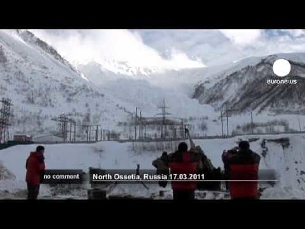 Russian Military Controls an Avalanche With Heavy Artillery [VIDEO]