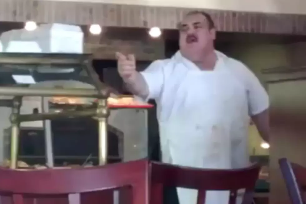Pizza Maker Serenades Customer With Gorgeous Opera Voice [VIDEO]