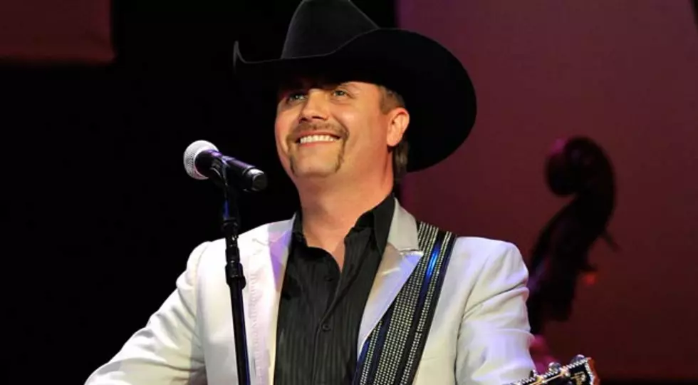 John Rich Joins Jimmy Fallon to Perform &#8216;Drunk on Christmas&#8217;