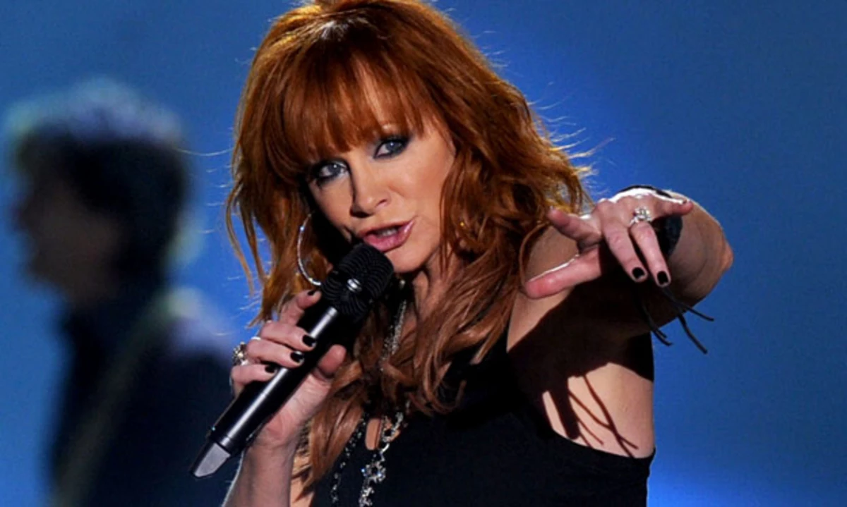 Reba McEntire's 'Turn on the Radio' Is Our Favorite ACAs 2010 Performance
