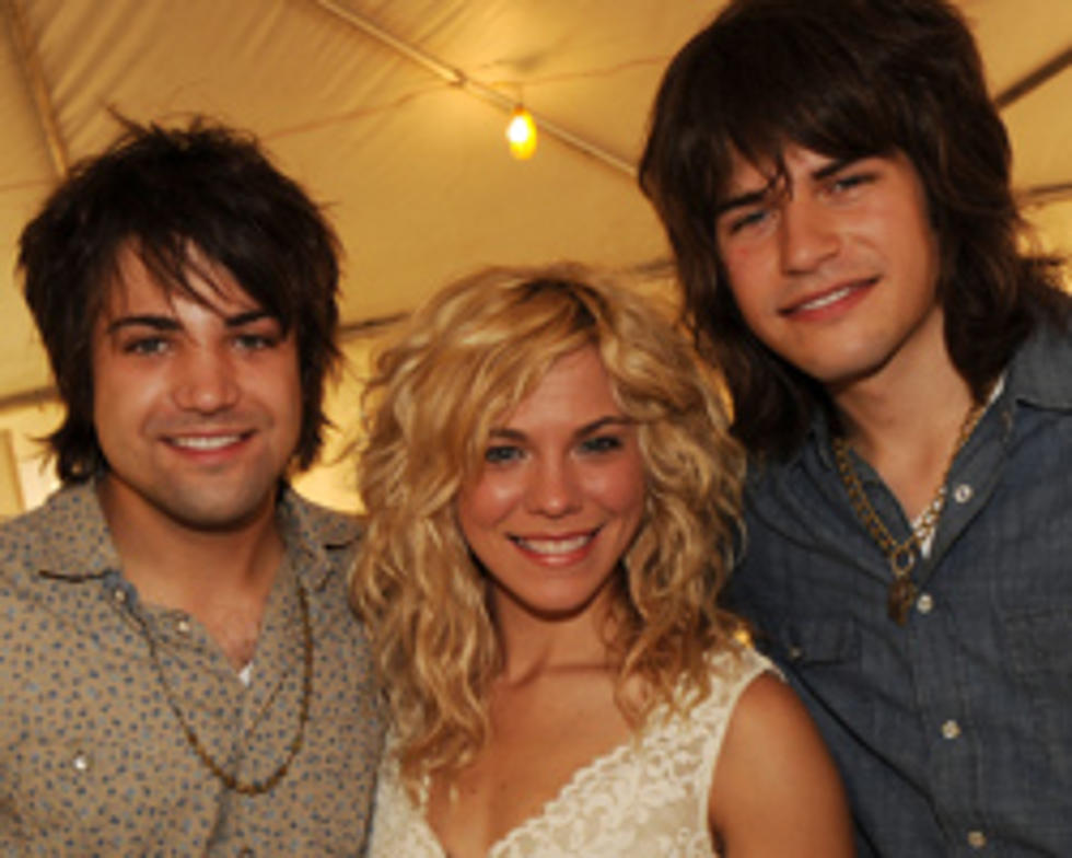 The Band Perry &#8216;Get Prettified&#8217; Before Fan Encounters at the Airport