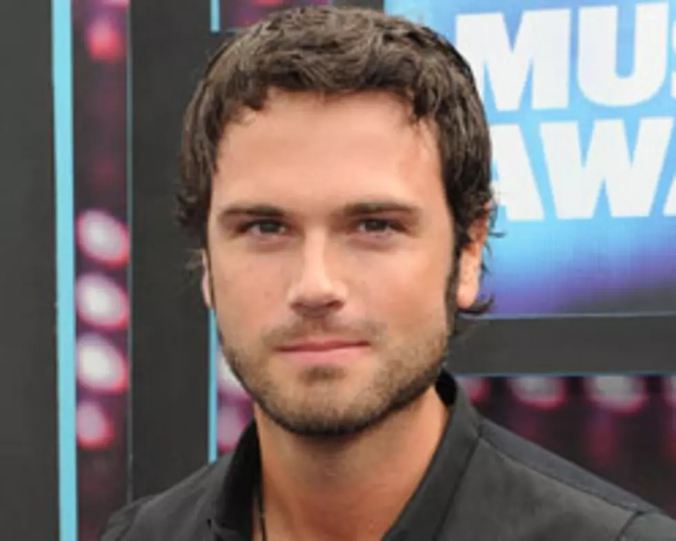 Chuck Wicks Hangs With a Titan + More &#8211; Today&#8217;s Tweets