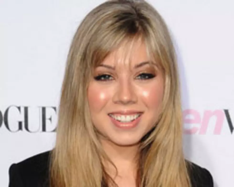 Jennette McCurdy Is Welcomed to Detroit by Screaming Fans