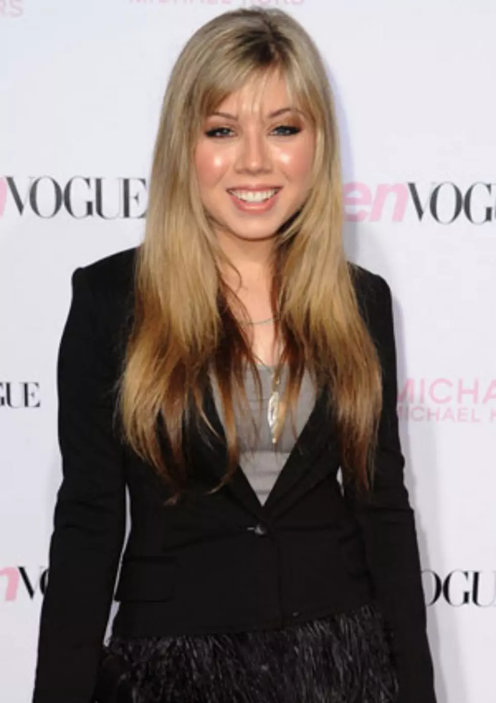 Jennette McCurdy Is Welcomed to Detroit by Screaming Fans