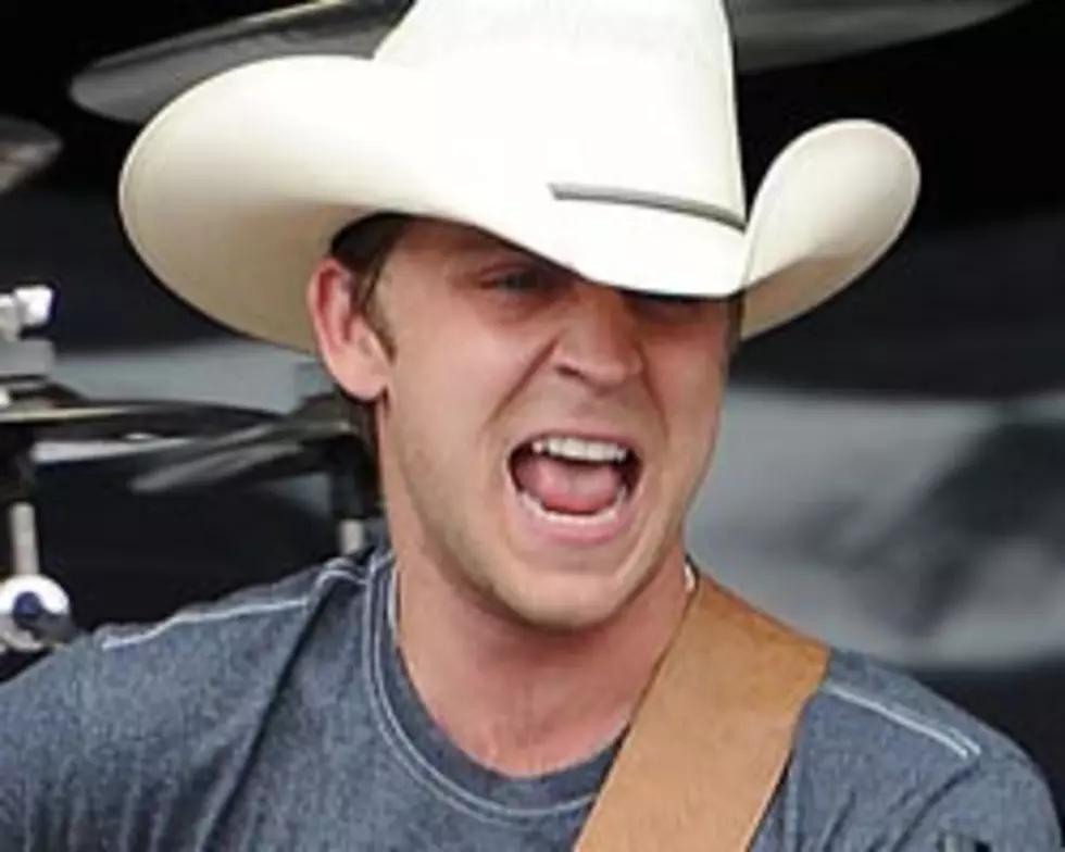 Justin Moore Is Annoyed With US Airways + More – Today’s Tweets