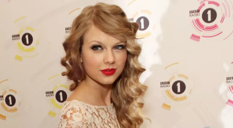 Taylor Swift Surprises Fans, Reveals New Year&#8217;s Resolution on &#8216;Rachel Ray&#8217;