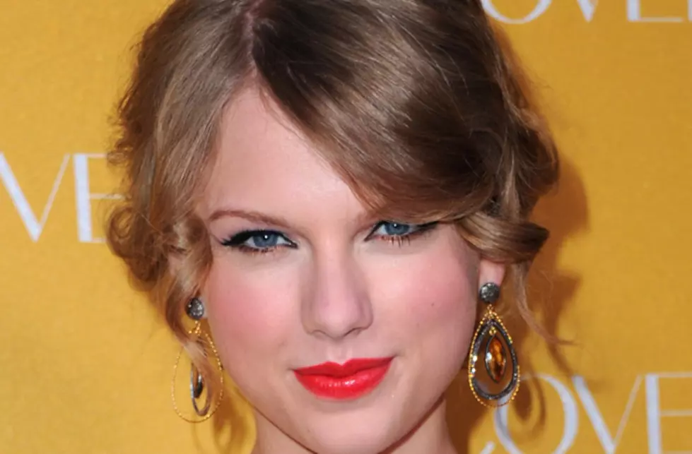 Taylor Swift&#8217;s Celebrates Juno Award Nomination With Frozen Yogurt
