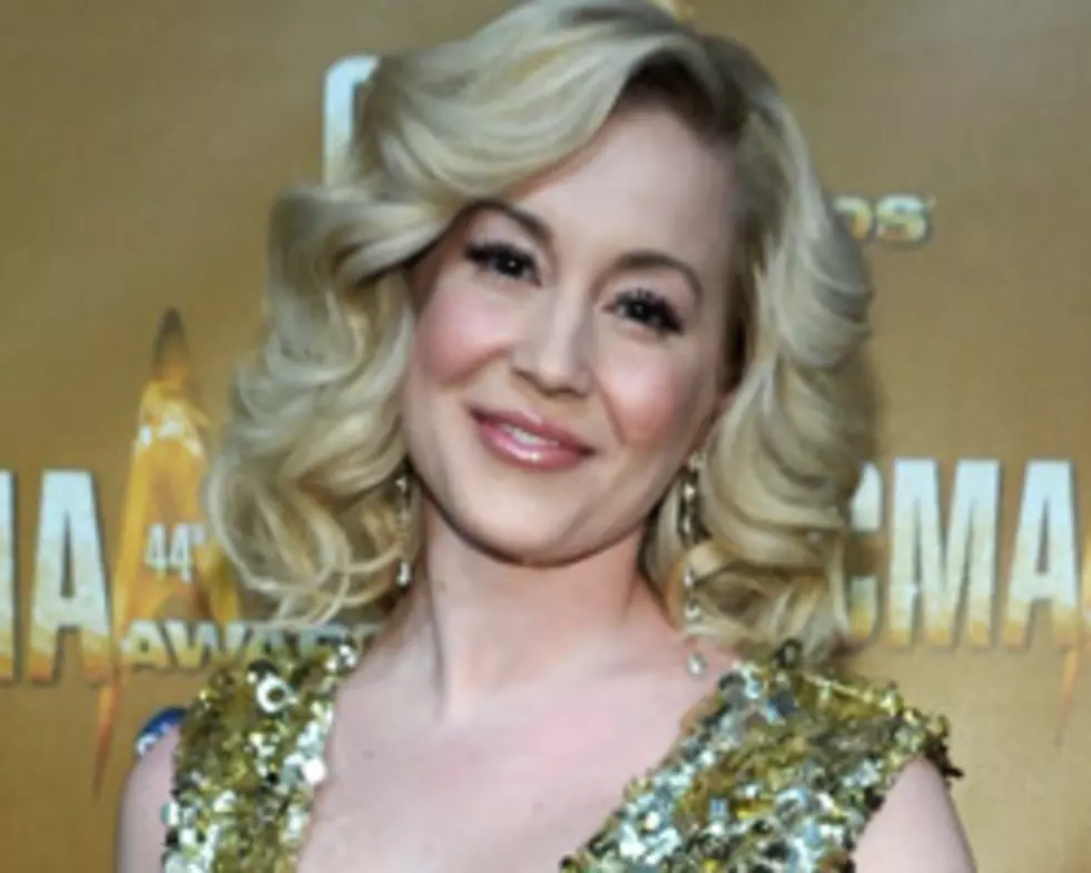 Kellie Pickler Wants to Bust a Move With Prince + More &#8211; Today&#8217;s Tweets
