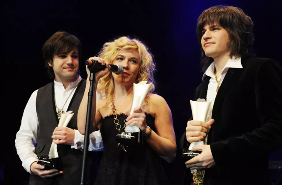 The Band Perry Accepts Their ACM Fan-Voted Award For Top New Vocal Duo or Group