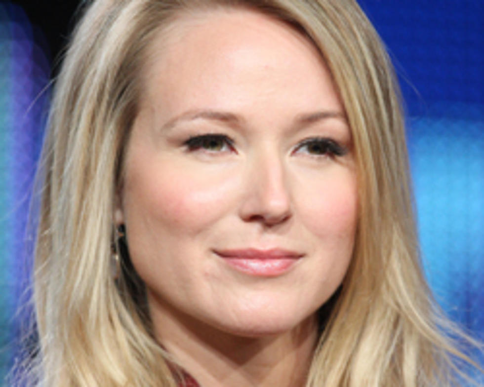 Jewel Released From Hospital, Recovering at Home After Car Accident