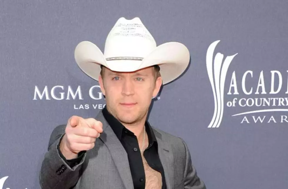 Justin Moore Recalls the First Song He Ever Sang, Dwight Yoakam’s ‘Honky Tonk Man’