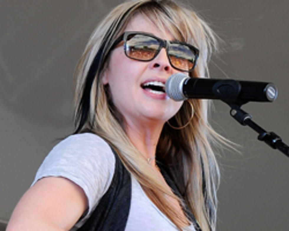 Sunny Sweeney, ‘Staying’s Worse Than Leaving’ – Song Spotlight