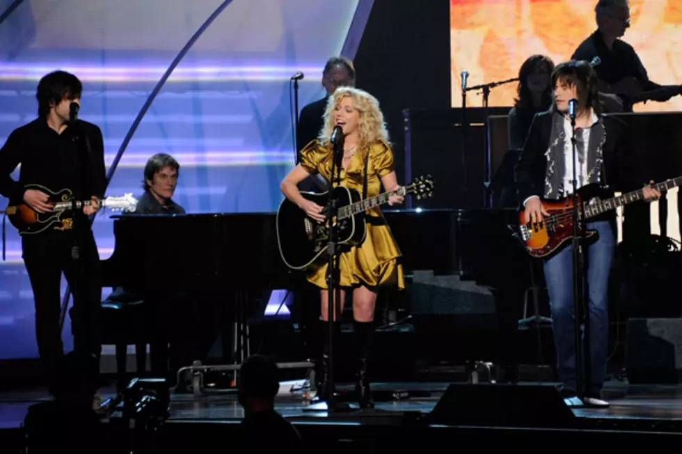 The Band Perry Goes &#8216;Walkin&#8217; After Midnight&#8217; During &#8216;Girls Night Out&#8217; Special