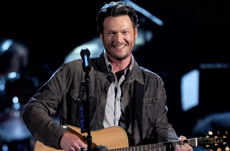 Blake Shelton Sings &#8216;Famous in a Small Town&#8217; to Miranda Lambert on &#8216;ACM Girls Night Out&#8217; Special