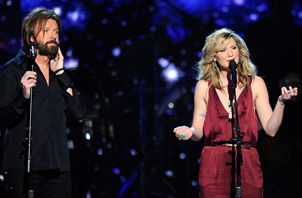 Jennifer Nettles and Ronnie Dunn Sing Patty Griffin&#8217;s &#8216;Let Him Fly&#8217; at &#8216;ACM Girls Night Out&#8217;