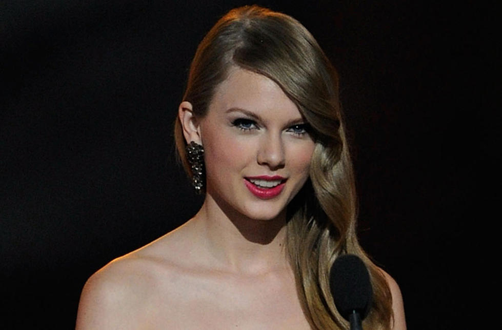 Taylor Swift Wins Country Artist of the Year at 2011 Billboard Music Awards