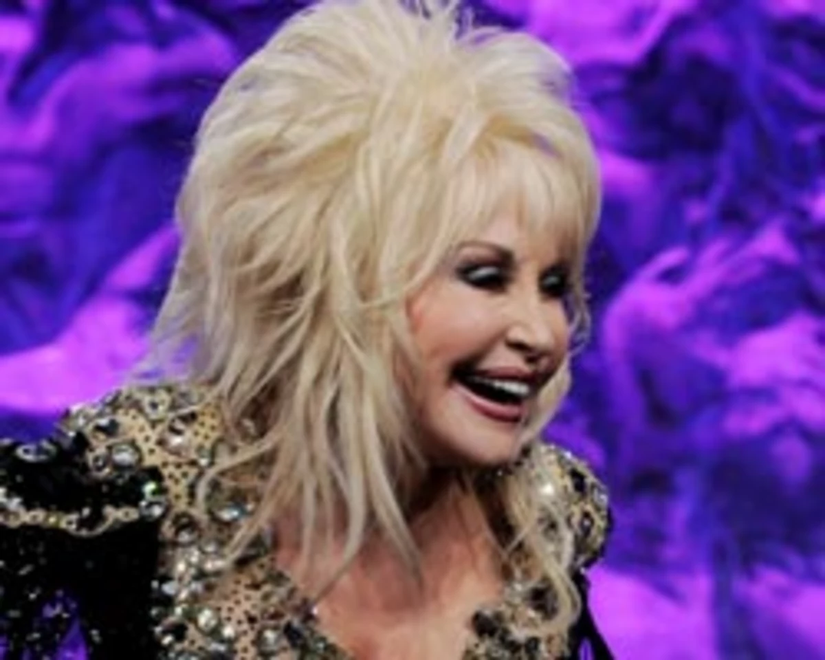 Dolly Parton Blogs About Insecurities, Being ‘Gaudy’ Before Gaga