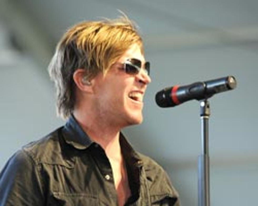 Jack Ingram Samples New Song ‘Right for You’ in Acoustic Performance