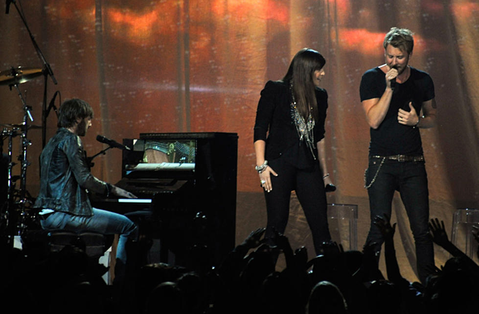 Lady Antebellum Perform ‘Just a Kiss’ at Billboard Music Awards