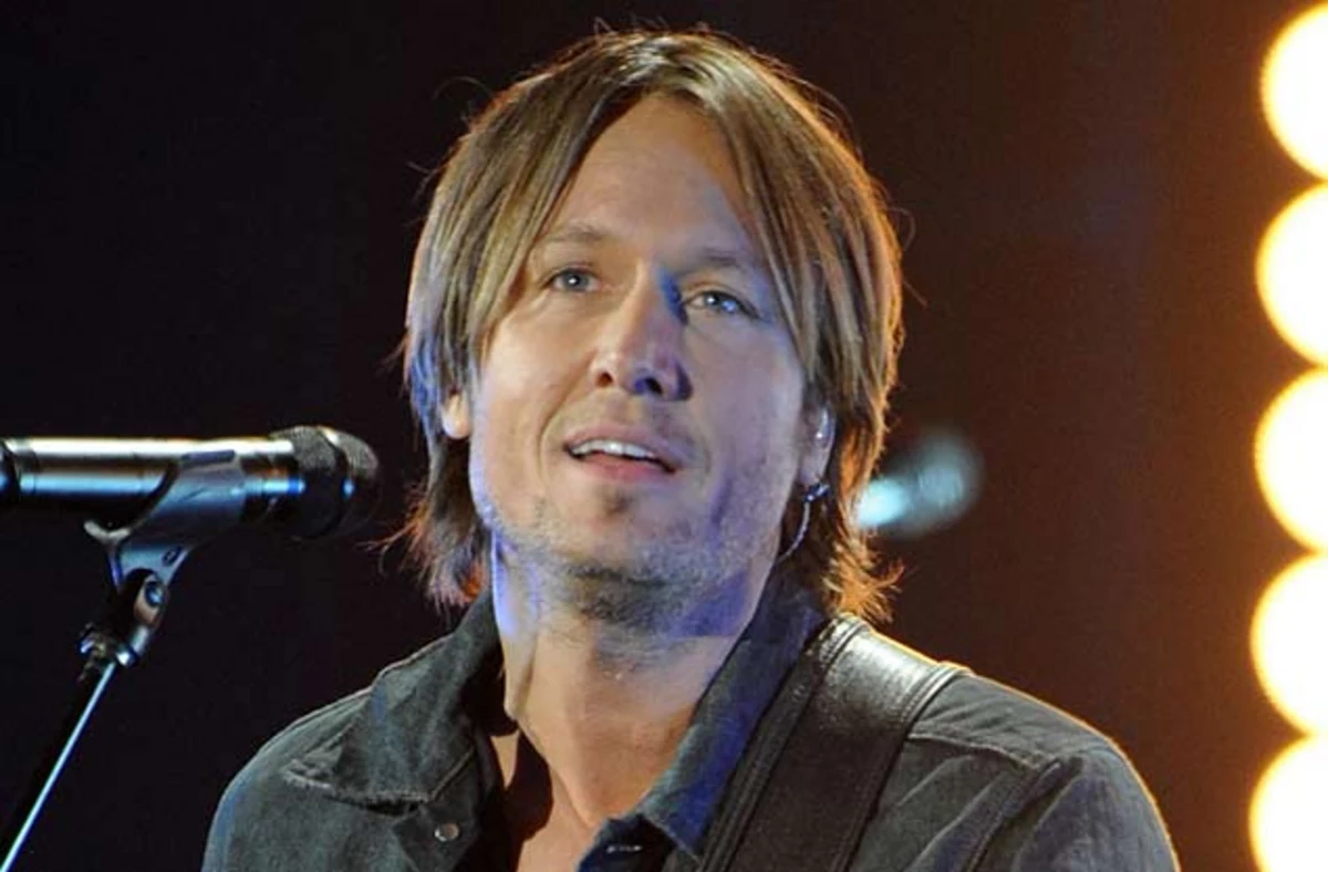 Keith Urban Falls Off the Stage at First Show of His 2011 Get Closer Tour