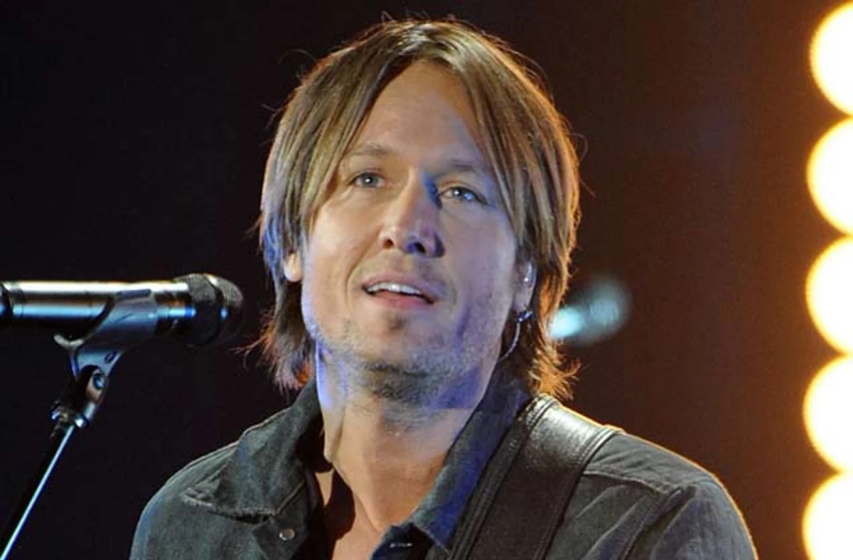 keith urban falls off stage first show his 2011 get closer tour keith urban falls off stage first show his 2011 get closer tour