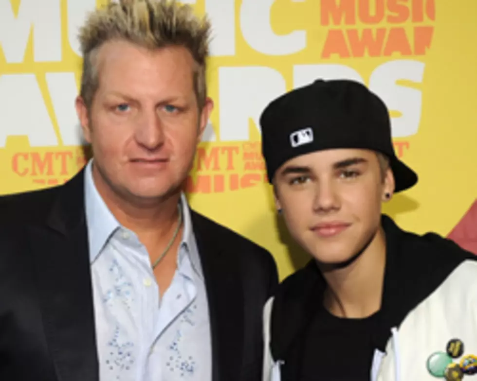 Rascal Flatts and Justin Bieber Handed 2011 CMT Award for Collaborative Video of the Year