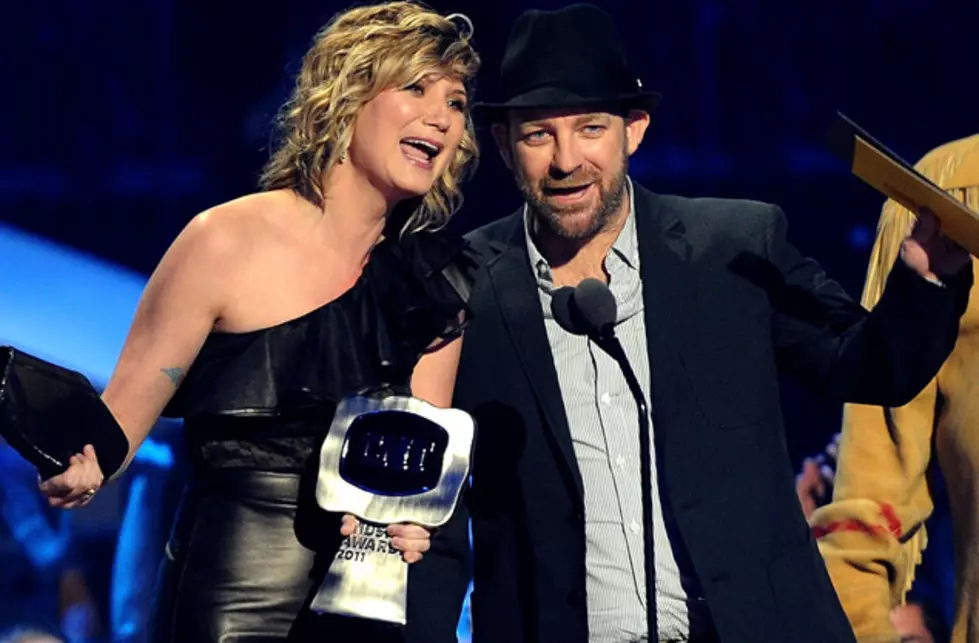 Sugarland Win Duo Video of the Year for &#8216;Stuck Like Glue&#8217; at 2011 CMT Music Awards
