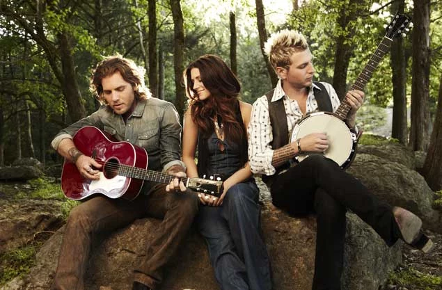 Gloriana Return to Roots as a Trio After Cheyenne Kimball's Departure