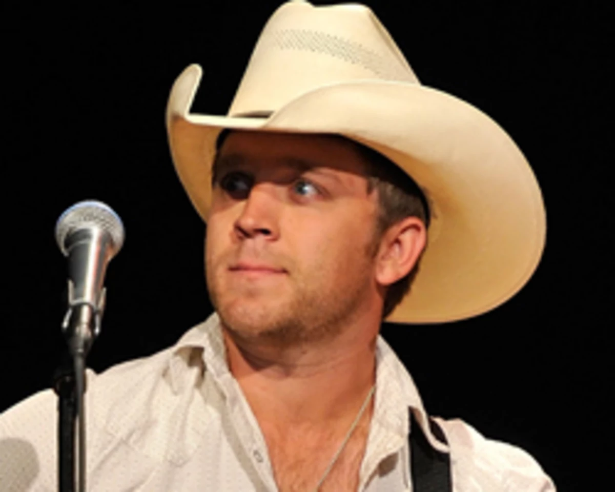 Justin Moore Reaches No. 1 With ‘If Heaven Wasn’t So Far Away’