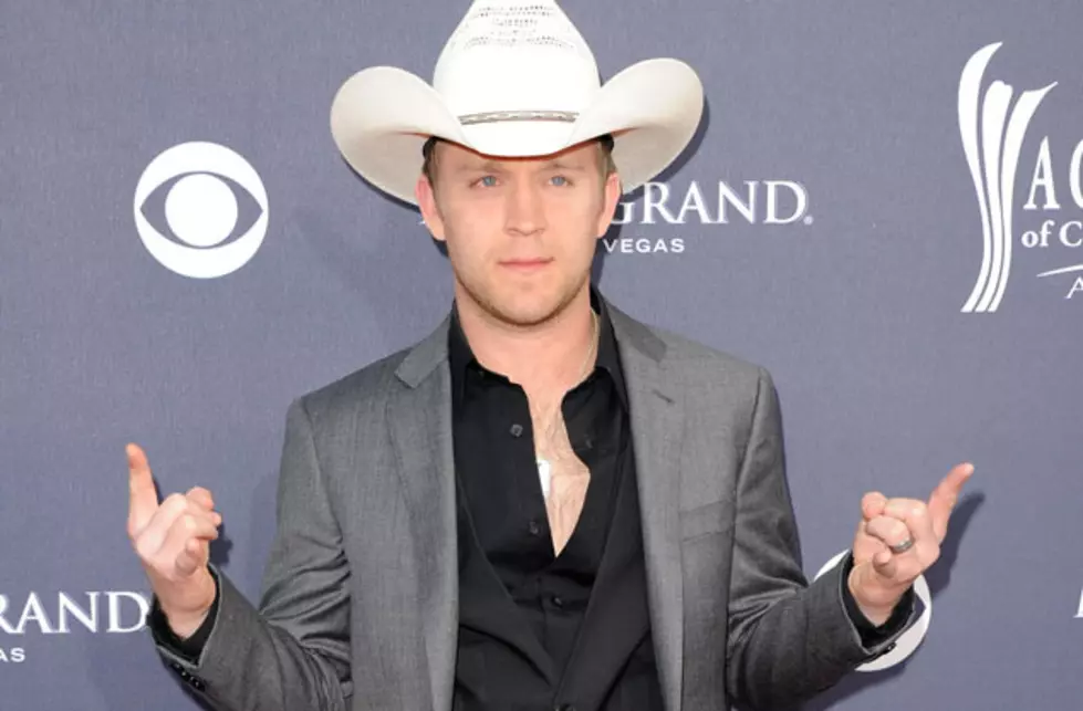 Justin Moore&#8217;s &#8216;Outlaws Like Me&#8217; Album Debuts at No. 1