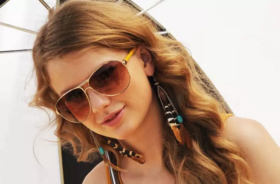 Taylor Swift Fan Braves NYC Heat Wave to Tell Her Idol That &#8216;Fifteen&#8217; Saved Her Life